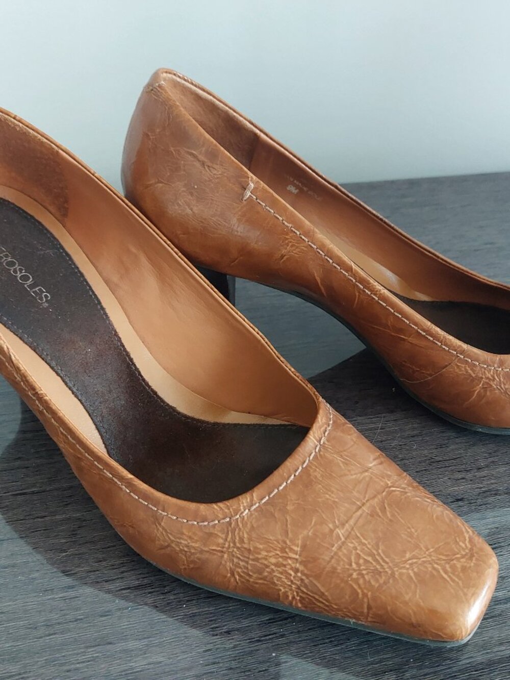 Aerosoles pumps in tan patent, size 9